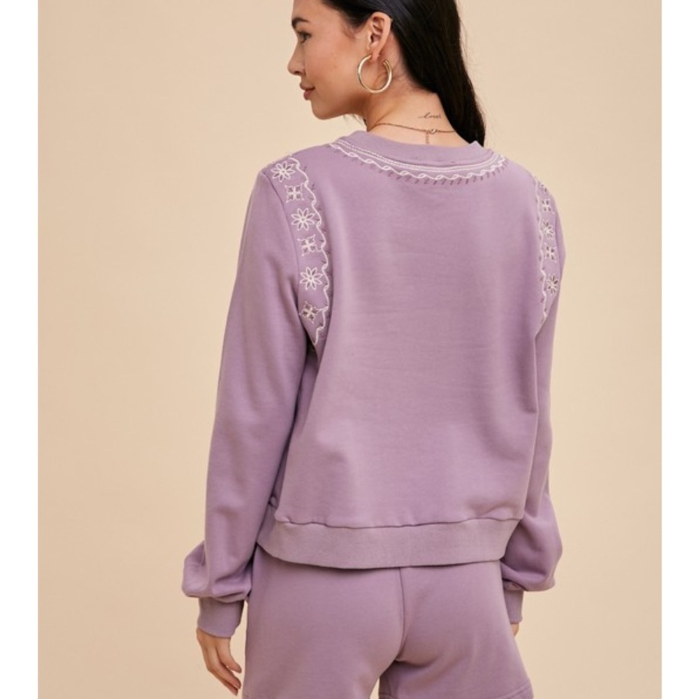 In loom NWT Women's Purple Embroidered Sweatshirt short set - Picture 2 of 6